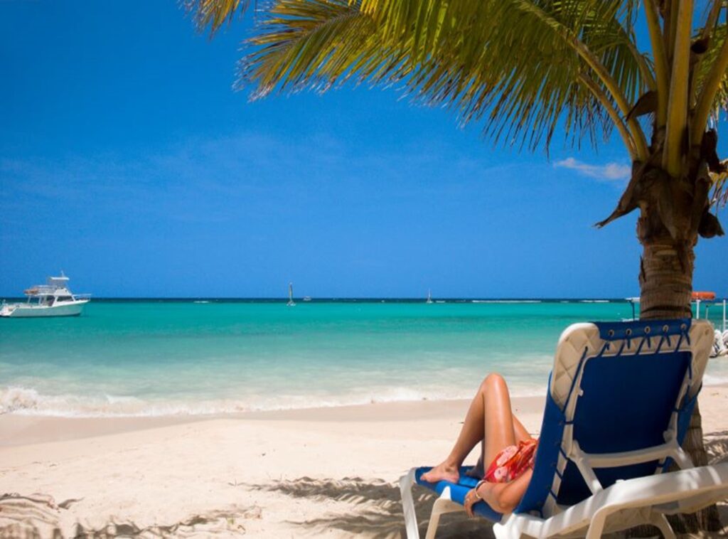 Descubre el Paraíso del Caribe: Playas Kilométricas, Actividades Náuticas y Noches de Ensueño